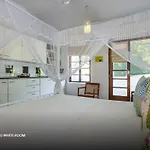Colombo 7 - A Charming White Room