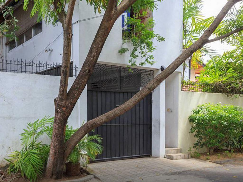 Bed & Breakfast 7 - A Charming White Colombo