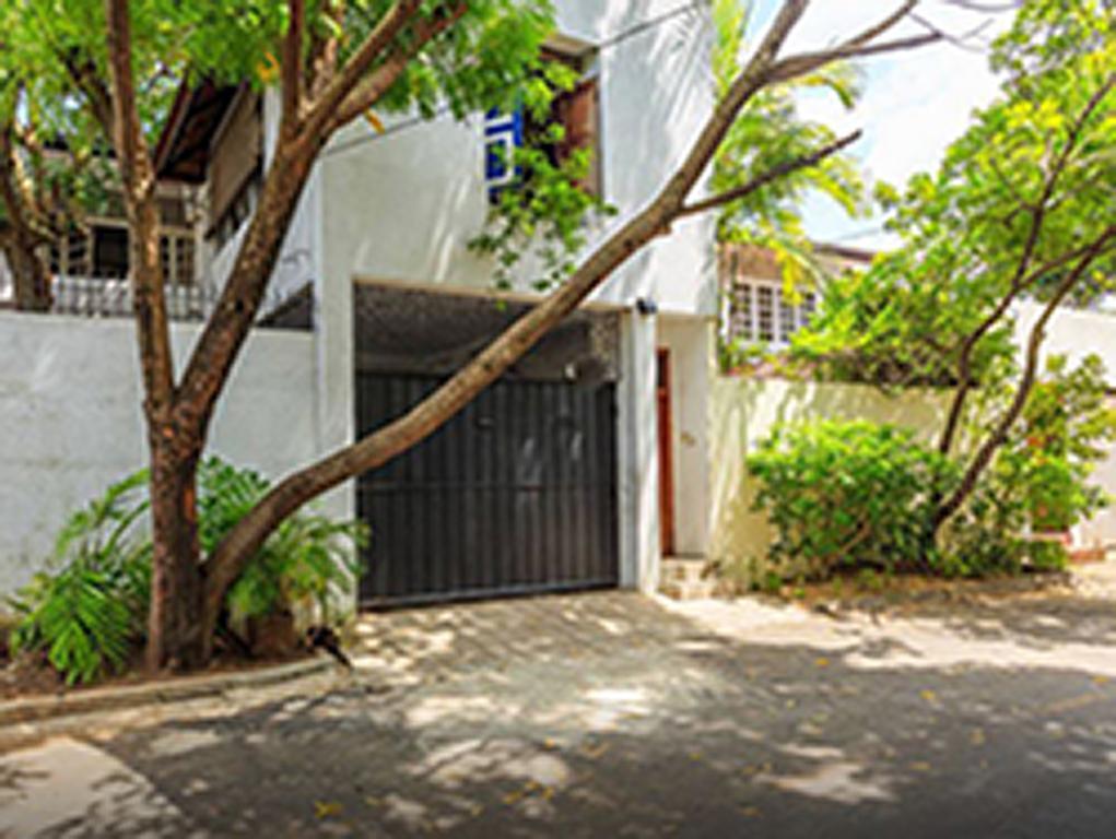 Bed & Breakfast 7 - A Charming White 2*
