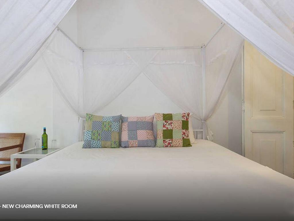 Bed & Breakfast 7 - A Charming White 2*