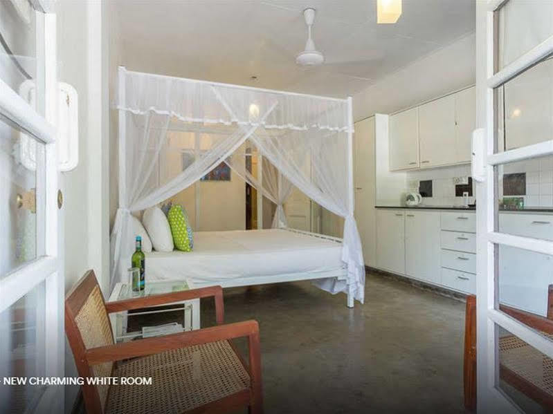 Bed & Breakfast 7 - A Charming White 2*